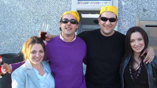 geht ma weg da, ich brauch Geld!! haha, heut is ganz Zafra besoffen, also bleib ich noch n bissel!! luc is schon weitergegangen, hoffe ich treff ihn in Merida(60km) wieder.