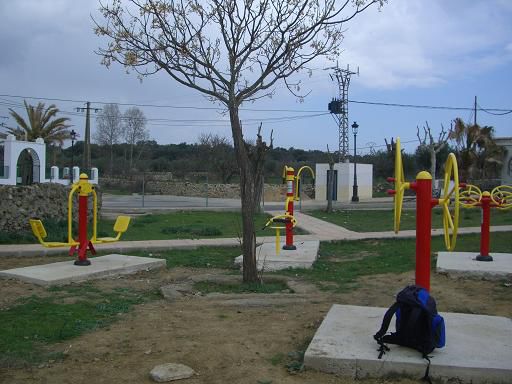 ...etwa kein Paula Spielplatz...(schatz da gehn wir woanders hin mit KDK&P), sondern ein OPEN-AIR BodyBuildingcentre..total mageil!!!