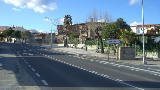 ...bis man in dem Ort ankommt, wo ich jetzt noch bis morgen bin, Carcaboso!(hoert sich so an wie Caro bist du mir boeso, haha!!