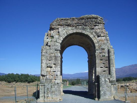 eines der Wahrzeichen des Weges, der Rce de Capera....eines der aeltesten erhaltenen roemischen Bauwerke!!!