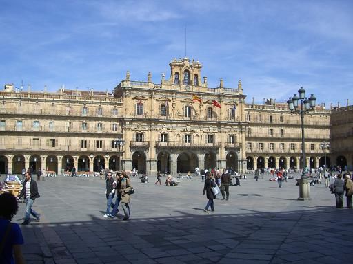plaza de Major....weil hier nur gestylte rumlaufen....geh ich jetzt duschen!!! Mehr stylen is nich drin, freu mich echt mal wieder ne normale Jeans und n h
Hemd zu tragen....so...ich muss los, meld mich in ein paar Tagen wieder!!!