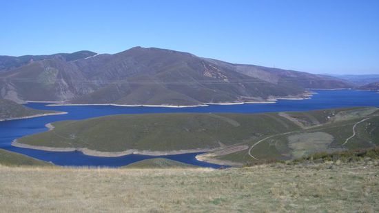an einem tollen See angekommen merke ich, dass meine Wasserflasche leer ist...also...