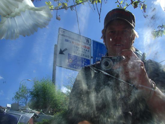 ..unter ner Autobahnbruecke durch ...