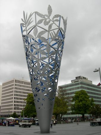 Millennium Cone am Cathedral Square