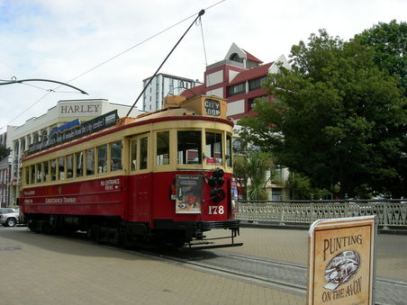 altes Tram mit dem man eine Stadtrundfahrt machen kann