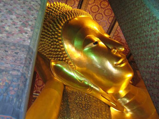 Der beeindruckendere (=liegende) Buddha