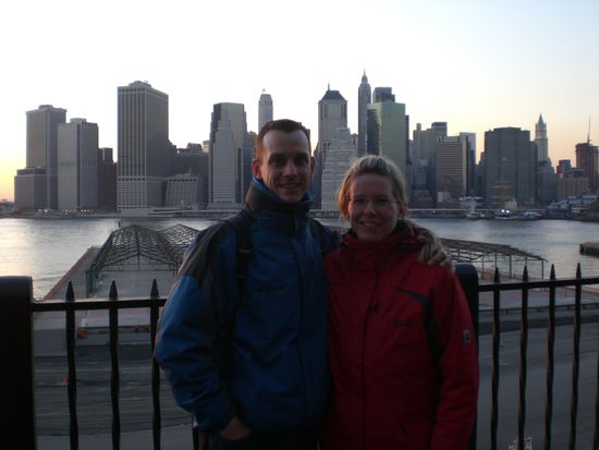 Wir vor der Skyline Manhattan's