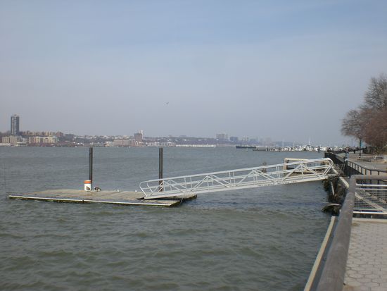 Hudson River, hier fand vor einigen Wochen die spektakuläre Notlandung des A320 statt.