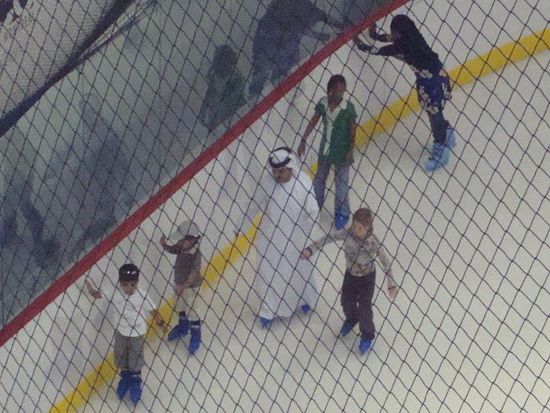 Neben Aquarium auch ein professionelles Eis - der Wüstensohn möchte Spaß haben und unterhalten werden beim Shopping.