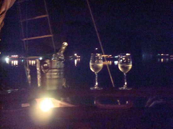 Ein Abend an Bord mitten in der Halong Bay!