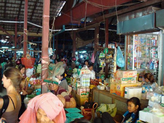 Obst, Gemüse, Duschgel und Zewatücher alle in Reichweite