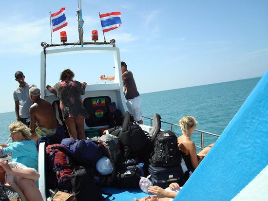 Praktisch und Zweckmässig werden Inselhopper und Schnorchler transportiert