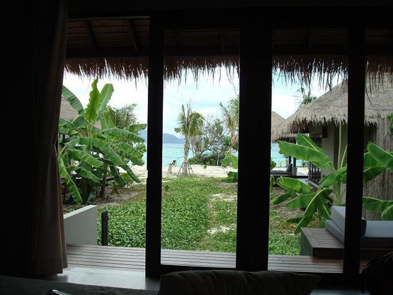 Aufnahme vom Bett aus - jawohl das ist Seaview  nur die Beachvillen mit ihren persönlichen kleinen Pavillions trennen uns vom Strand