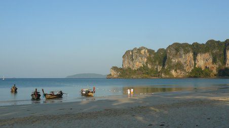 West Railay Beach in der Früh