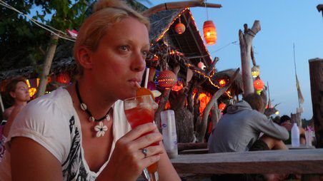 ... und auch das Chillen an der Strandbar war super fein (auch wenn die Mimi hier etwas erledigt erscheint )