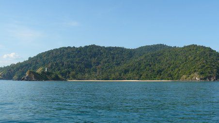 Typisches Bild um Koh Lanta, sehr viel grün