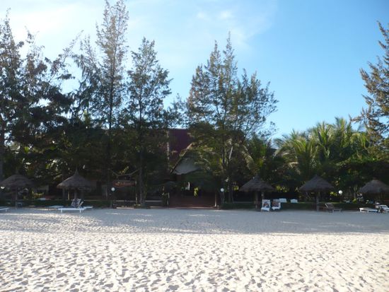 Blick vom Strand auf das Bon Bien Ressort