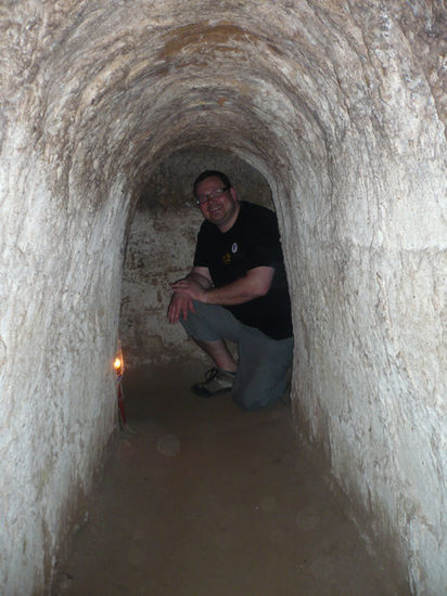 Die Tunnel von Cu Chi, ja ich passe da durch, grins