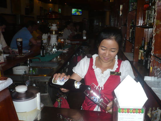 die süsse Bedienung