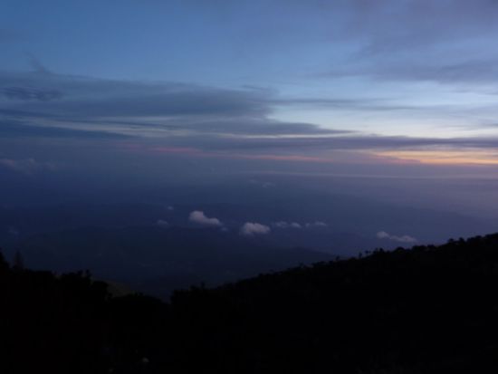 Einen Sonnenaufgang auf dem Gipfel konnte ich zwar nicht erleben, aber der Sonnenuntergang war auch nicht schlecht.