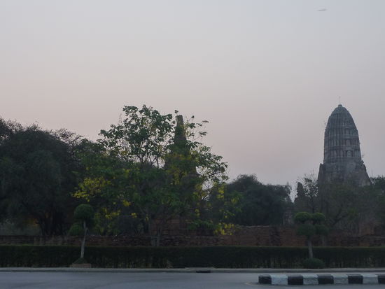 ...noch besser bei Aussicht auf Wat in der Abenddaemmerung.