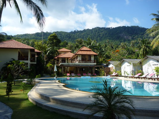 Hotel mit Pool direkt am Strand...schlimmschlimm...