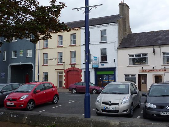 Hostel Ballycastle Backpackers (Tür neben dem roten Tor)