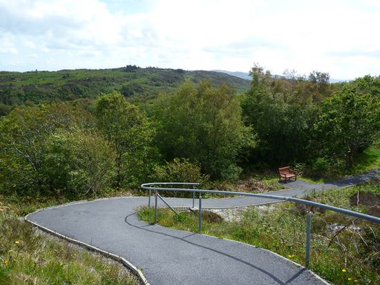 Die Wege sahen alle aus wie neu gemacht. Gab sogar Bänke.