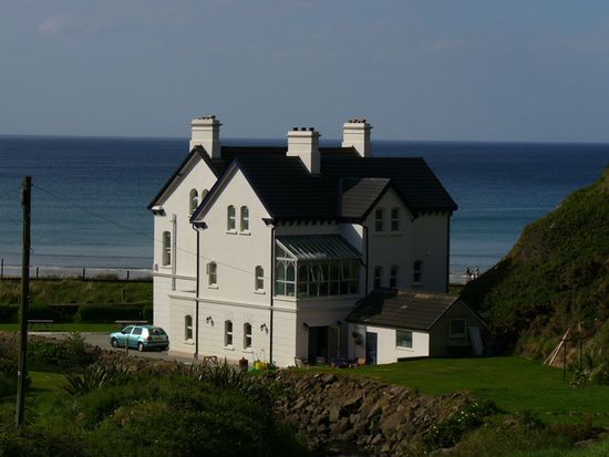 Direkt neben dem Eisenbahntunnel befindet sich ein schönes Hostel.