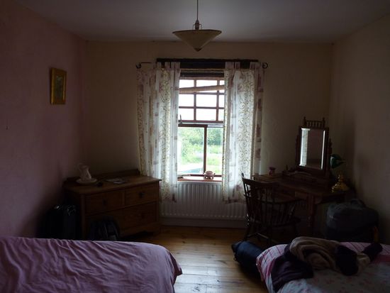 Mein Zimmer. Nett, sogar mit kleinem Schreibtisch.