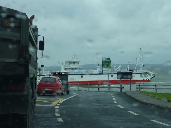 Shannon-Fähre bei Regen