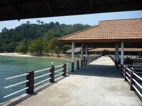 Der Pier vom Ko Ngai Resort.