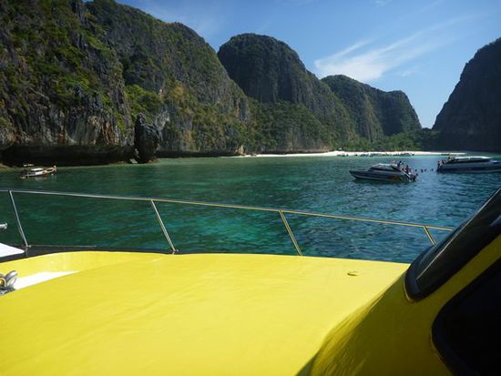 Blick von der geliebten Excalibur II auf "The Beach", Maya Bay
