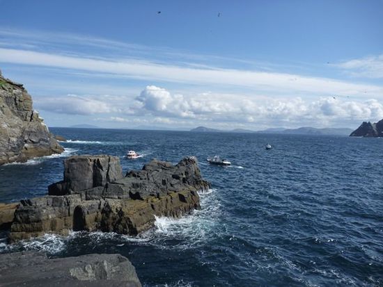 Die Boote vor Skellig Michael.