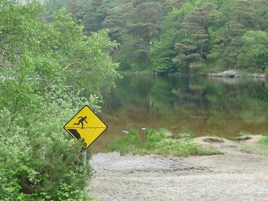 ... und mit Anlauf über den See. Ob der hl. Kevin über Wasser laufen konnte?
