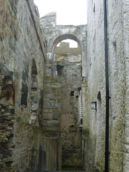 Die Burg wurde renoviert und man kann jetzt wieder hineingehen.