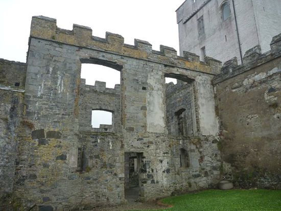 Es regnete leicht und mir gefiel die mystische Stimmung im Castle.