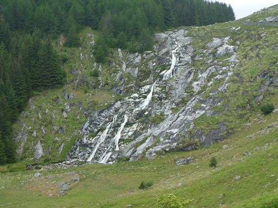 Einen Wasserfall gab es auch noch zu sehen, muss wohl in letzter Zeit ausreichend geregnet haben.