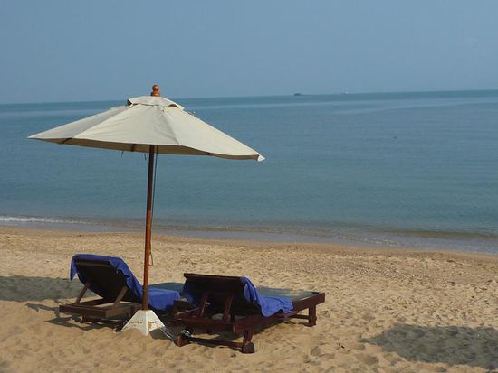 Morgens um 5:30 Uhr: Die ersten Liegen werden reserviert!  Brauchte ich nicht. Ich war sowieso den ganzen Tag unterwegs und davon abgesehen war der Stuhl auf meiner Veranda sehr bequem.