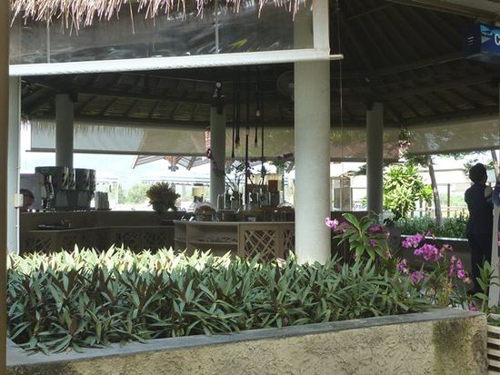 Von Bangkok Air gab es wieder ein gratis Imbissbuffet mit leckeren Snacks und Getränken.