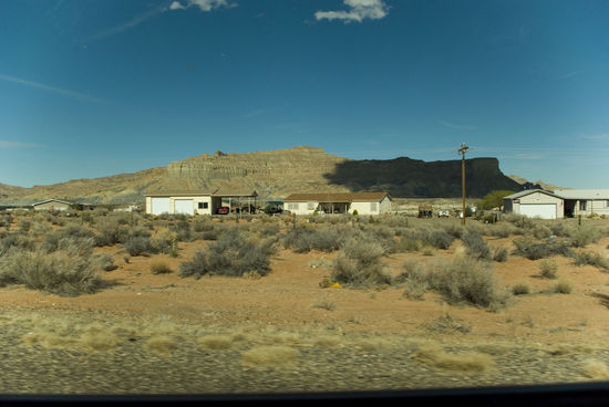 Indianersiedlungen begegneten uns hier öfter entlang des Highways