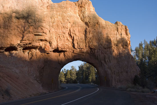 Unterwegs durchfahren wir den Red Canyon