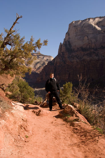 Der Emerald-Pool-Trail - am Anfang noch angenehm flach ...