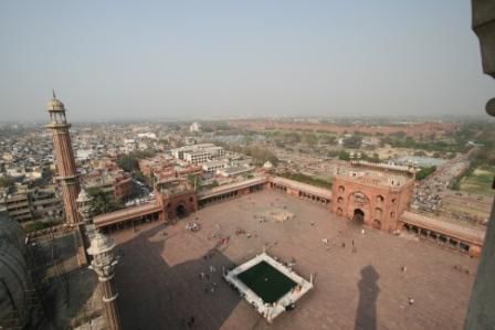 Hinten rechts sieht man die Dimensionen des Red Fort.