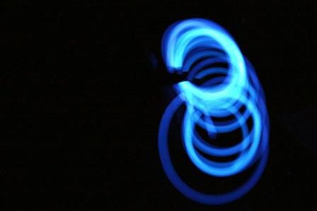 Leuchtpois bei Nacht