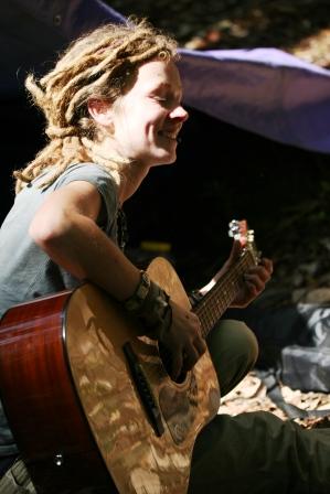 Rahel geniesst die Sonne