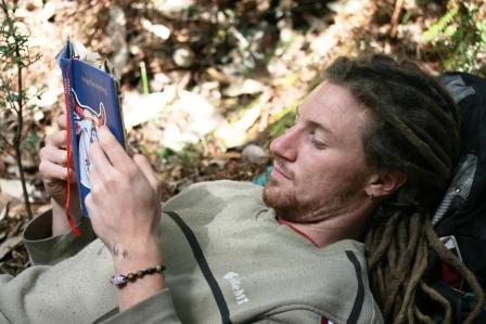Und der Robin liesst sein Buch ueber Indien