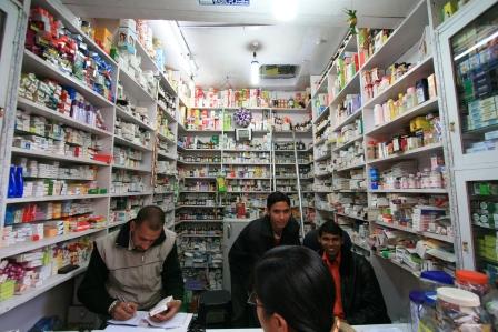 So sieht eine indische Apotheke aus, man sieht sofort was so alles da ist!