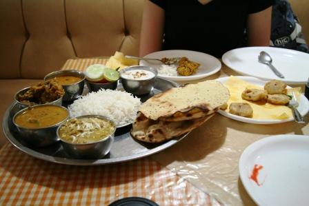Thali: Teilweise lecker (is halt Geschmackssache), da jede Souce anders schmeckt