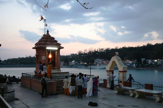 Eine Hindizeremonie am Ganges